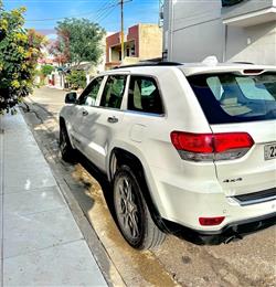 جیپ گراند شیرۆکی